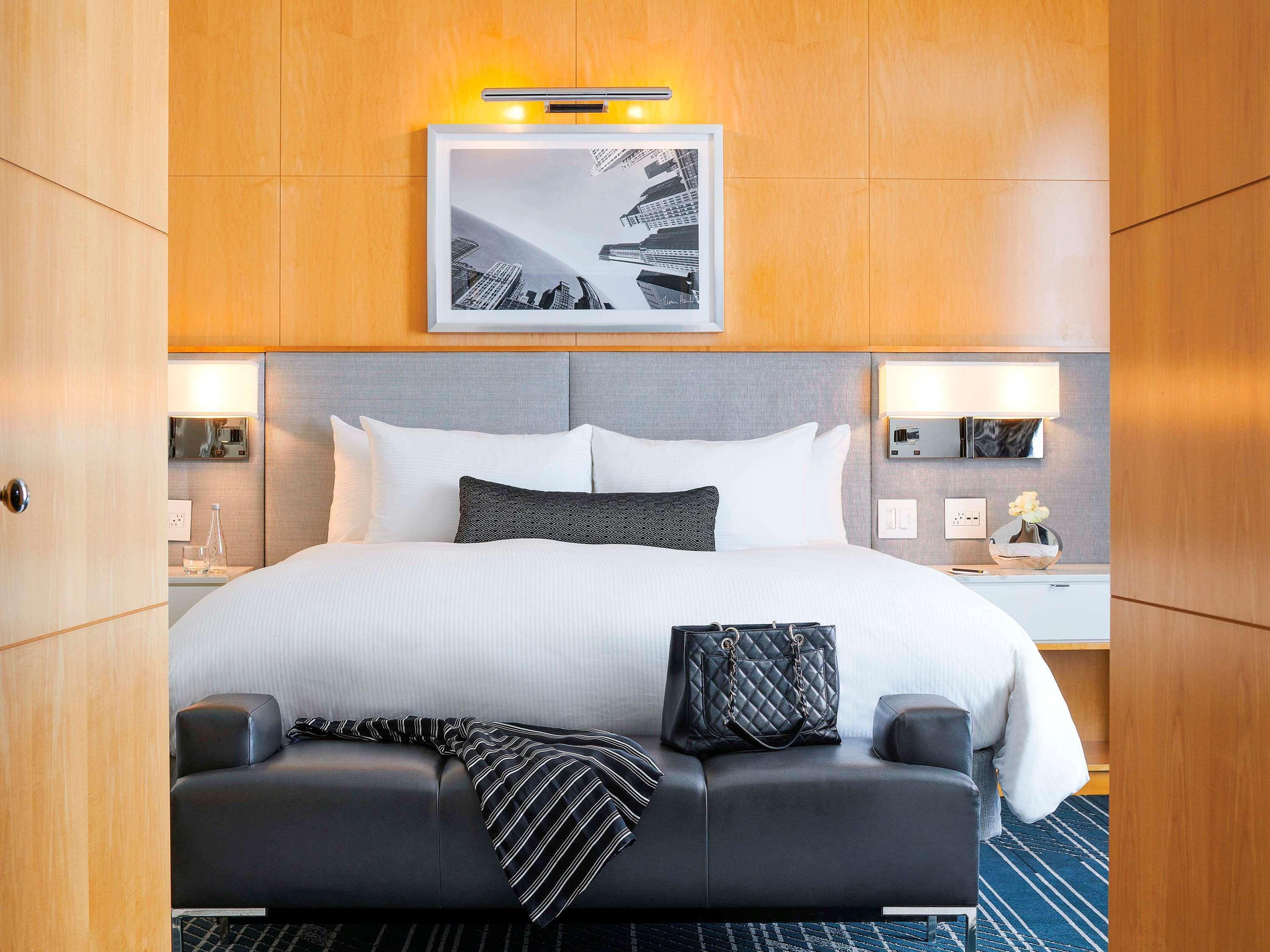 فندق سوفيتيل شيكاغو ماغنيفسنت مايل المظهر الخارجي الصورة A bedroom at the Mandarin Oriental, Washington DC