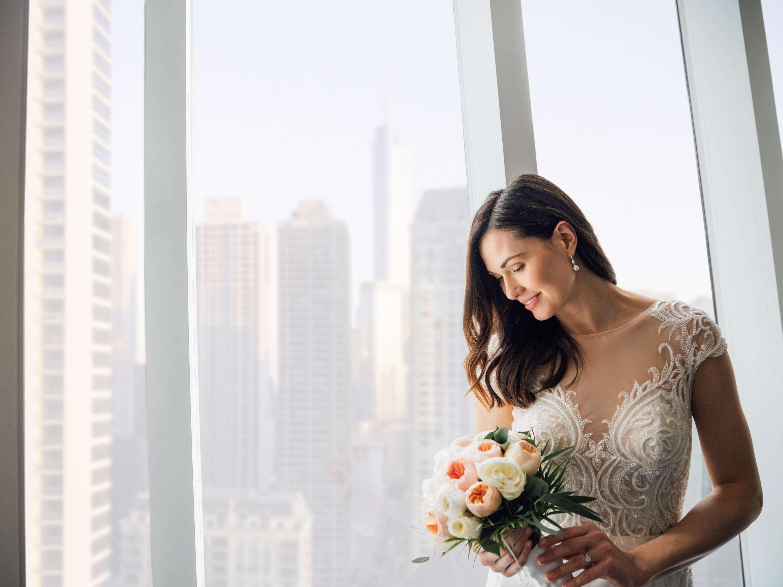 فندق سوفيتيل شيكاغو ماغنيفسنت مايل المظهر الخارجي الصورة A bride in a wedding dress