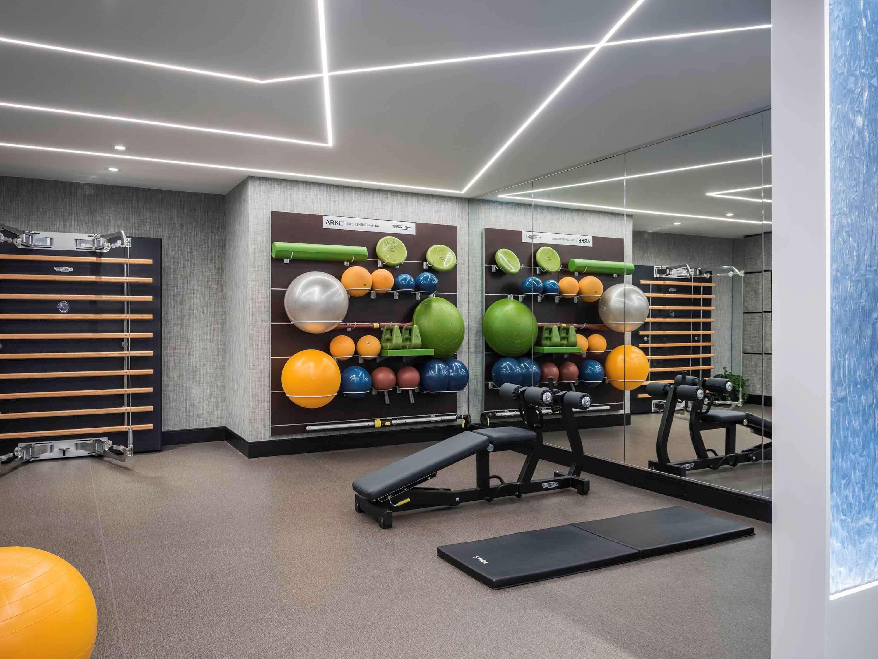 فندق سوفيتيل شيكاغو ماغنيفسنت مايل المظهر الخارجي الصورة The gym at the 100 East 53rd Street building