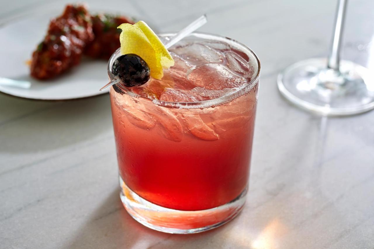 فندق سوفيتيل شيكاغو ماغنيفسنت مايل المظهر الخارجي الصورة A Clover Club cocktail