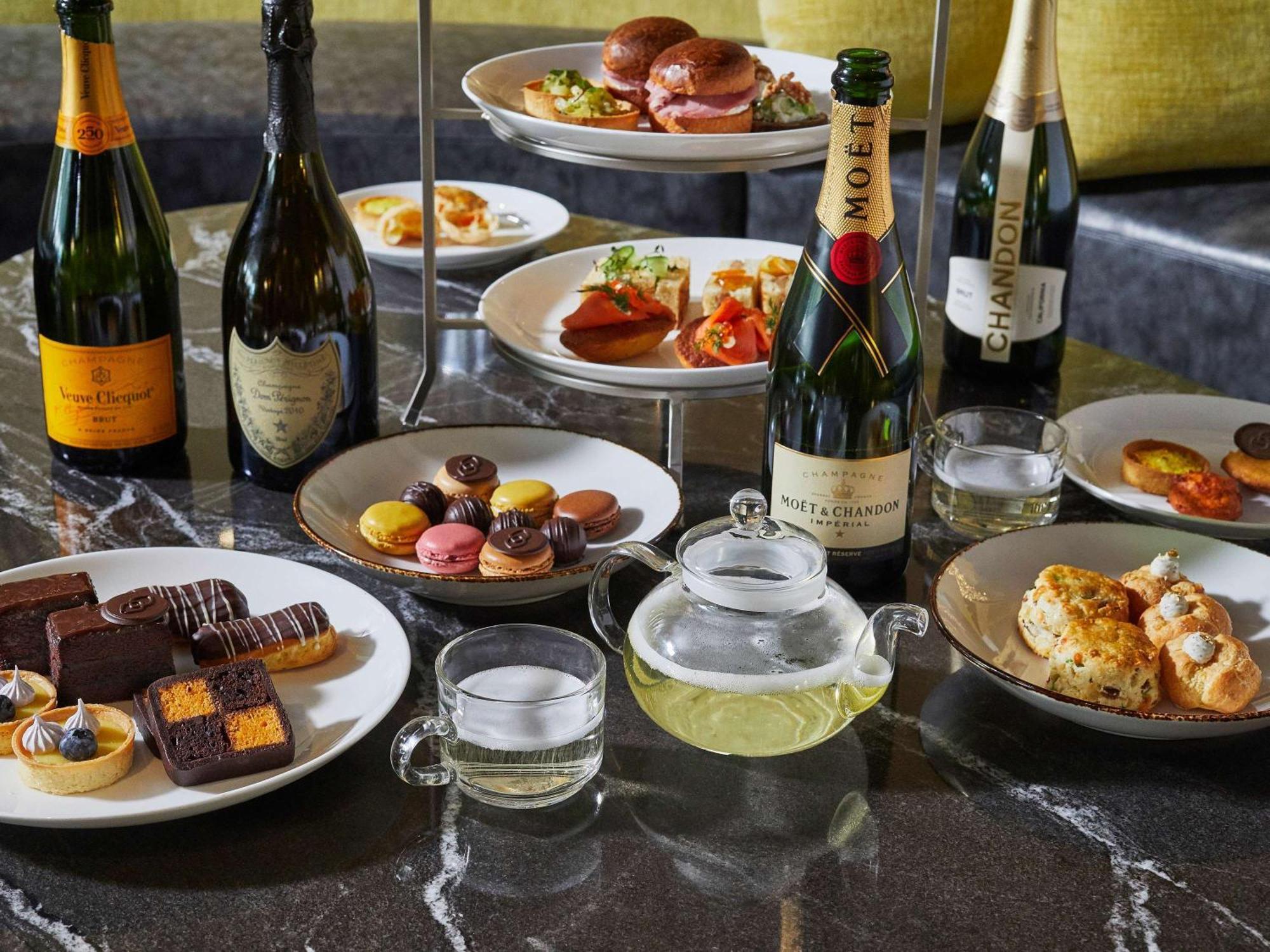 فندق سوفيتيل شيكاغو ماغنيفسنت مايل المظهر الخارجي الصورة Champagne and French desserts