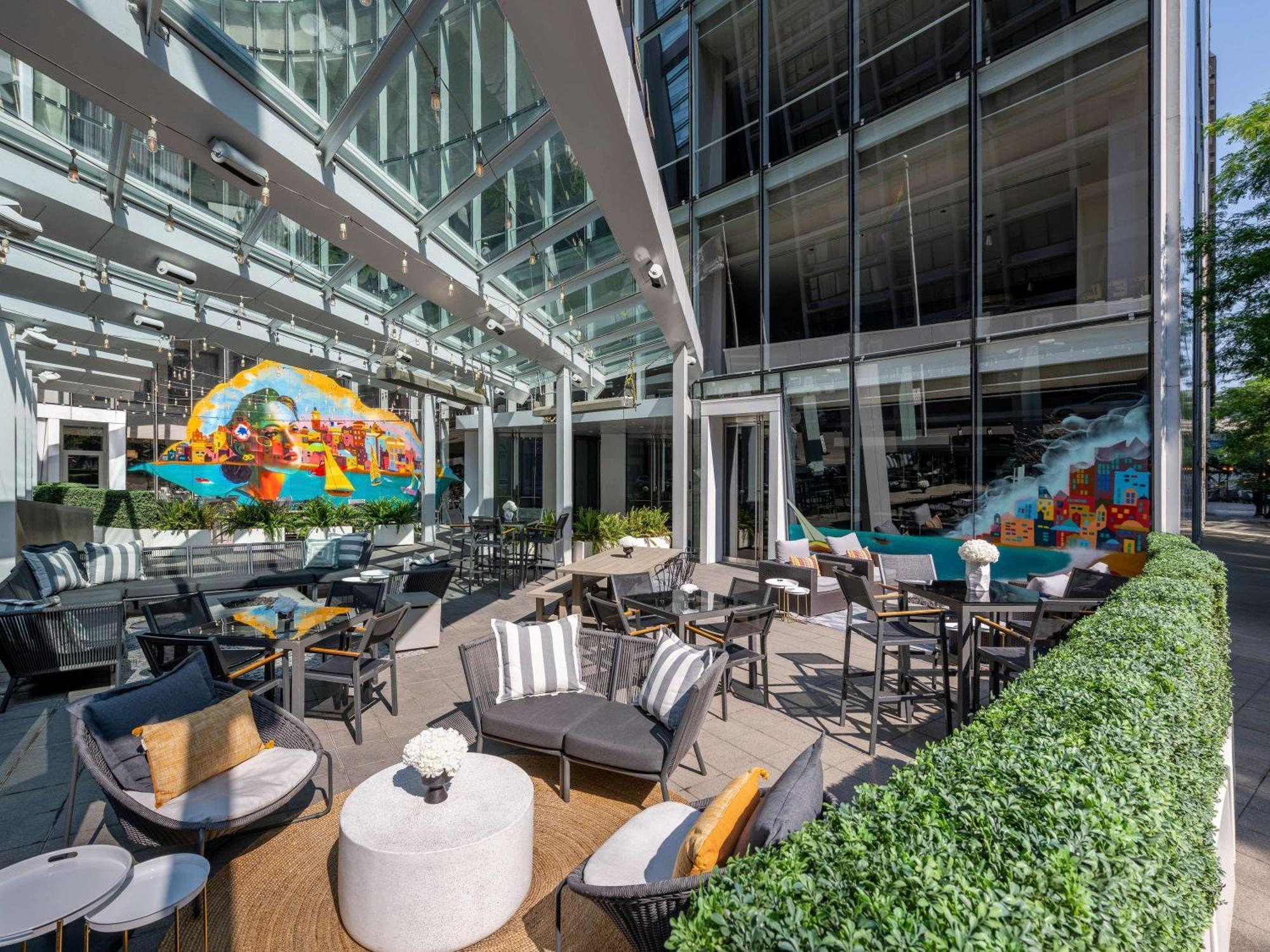 فندق سوفيتيل شيكاغو ماغنيفسنت مايل المظهر الخارجي الصورة The Terrace at The Standard East Village